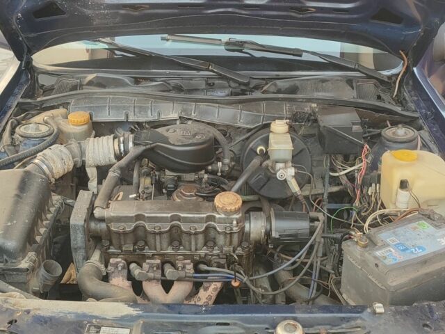 Синий Опель Вектра, объемом двигателя 1.6 л и пробегом 100 тыс. км за 599 $, фото 1 на Automoto.ua