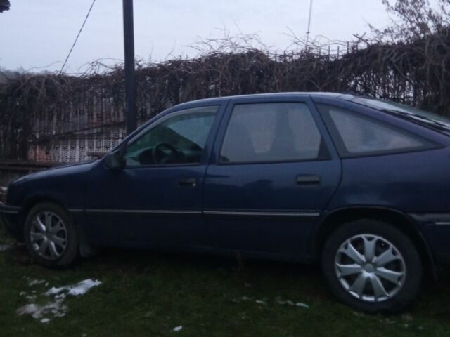 Синий Опель Вектра, объемом двигателя 2 л и пробегом 300 тыс. км за 1800 $, фото 1 на Automoto.ua