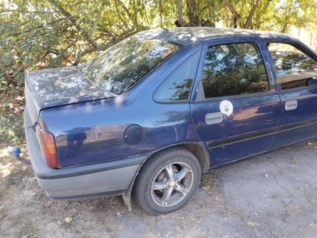 Синий Опель Вектра, объемом двигателя 0 л и пробегом 200 тыс. км за 500 $, фото 2 на Automoto.ua