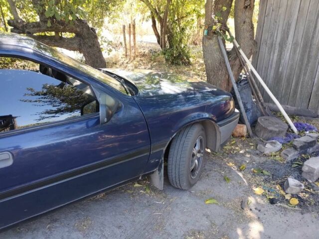 Синий Опель Вектра, объемом двигателя 0 л и пробегом 200 тыс. км за 500 $, фото 1 на Automoto.ua