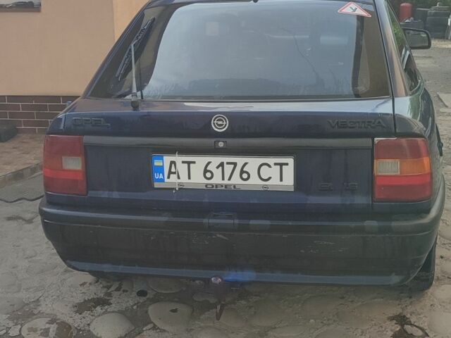 Синий Опель Вектра, объемом двигателя 1.6 л и пробегом 100 тыс. км за 599 $, фото 3 на Automoto.ua