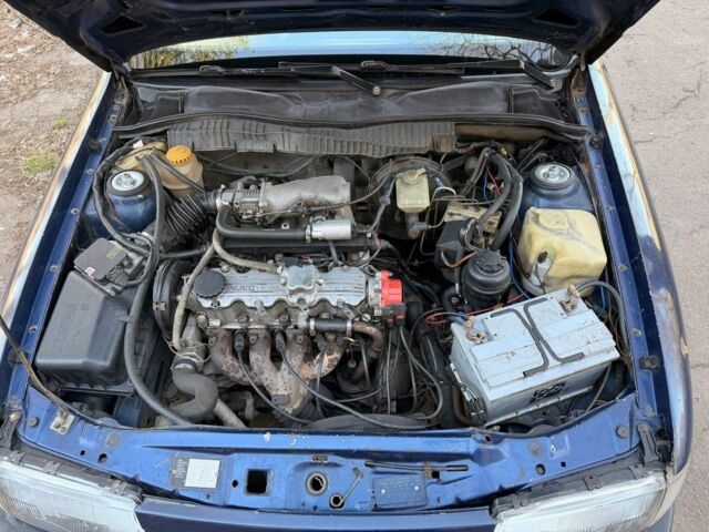 Синий Опель Вектра, объемом двигателя 2 л и пробегом 300 тыс. км за 700 $, фото 1 на Automoto.ua