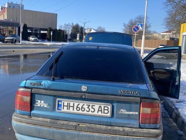Синий Опель Вектра, объемом двигателя 2 л и пробегом 500 тыс. км за 1300 $, фото 3 на Automoto.ua