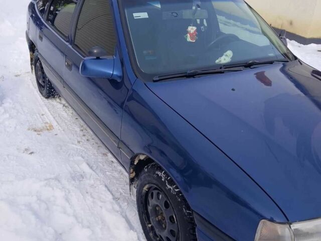 Синий Опель Вектра, объемом двигателя 1.7 л и пробегом 300 тыс. км за 1499 $, фото 2 на Automoto.ua