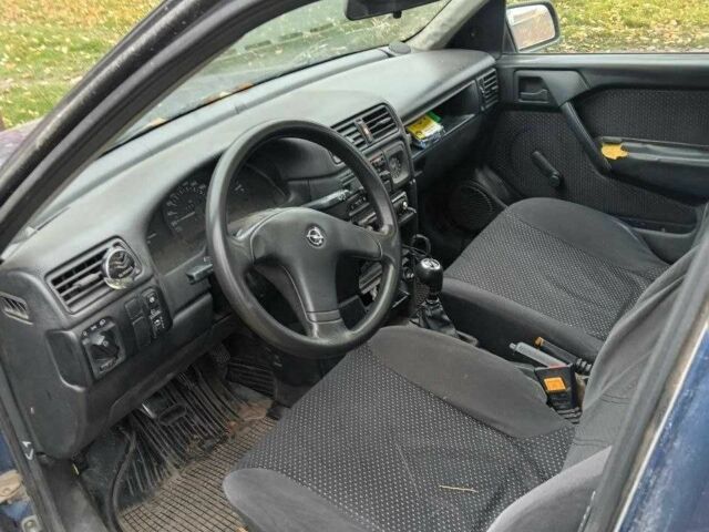 Синій Опель Вектра, об'ємом двигуна 1.5 л та пробігом 300 тис. км за 1400 $, фото 6 на Automoto.ua