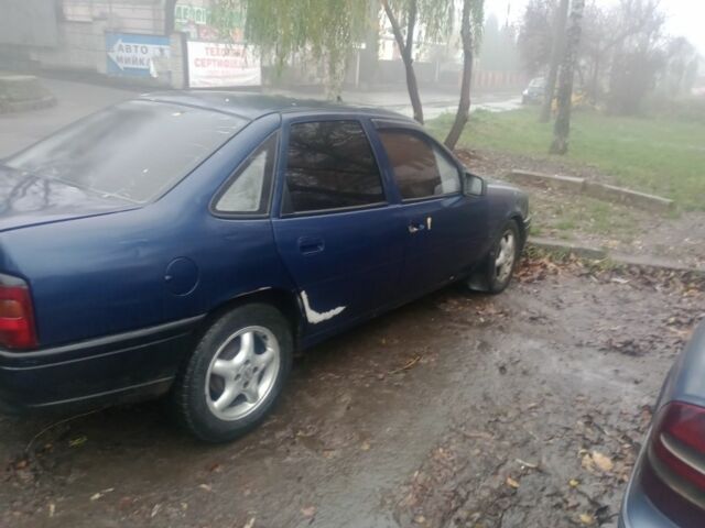 Синий Опель Вектра, объемом двигателя 1.8 л и пробегом 386 тыс. км за 300 $, фото 3 на Automoto.ua