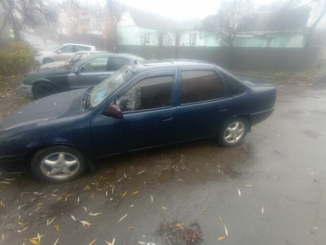 Синий Опель Вектра, объемом двигателя 1.8 л и пробегом 386 тыс. км за 300 $, фото 4 на Automoto.ua