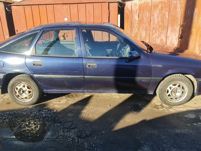 Синій Опель Вектра, об'ємом двигуна 1.6 л та пробігом 304 тис. км за 1500 $, фото 2 на Automoto.ua