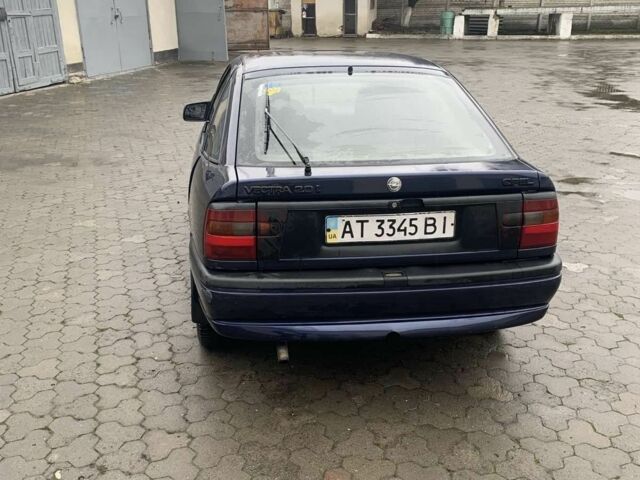 Синий Опель Вектра, объемом двигателя 2 л и пробегом 336 тыс. км за 1100 $, фото 1 на Automoto.ua
