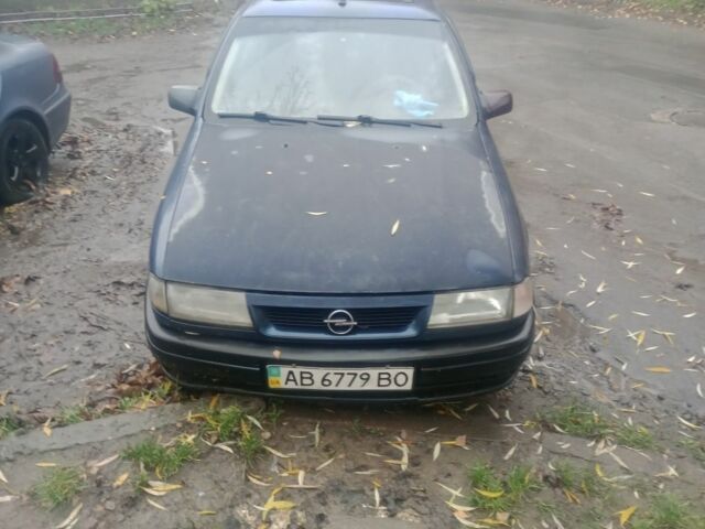 Синий Опель Вектра, объемом двигателя 1.8 л и пробегом 386 тыс. км за 300 $, фото 1 на Automoto.ua