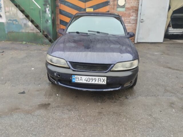 Синий Опель Вектра, объемом двигателя 1.8 л и пробегом 320 тыс. км за 2100 $, фото 3 на Automoto.ua