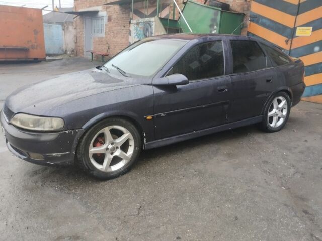 Синий Опель Вектра, объемом двигателя 1.8 л и пробегом 320 тыс. км за 2100 $, фото 1 на Automoto.ua