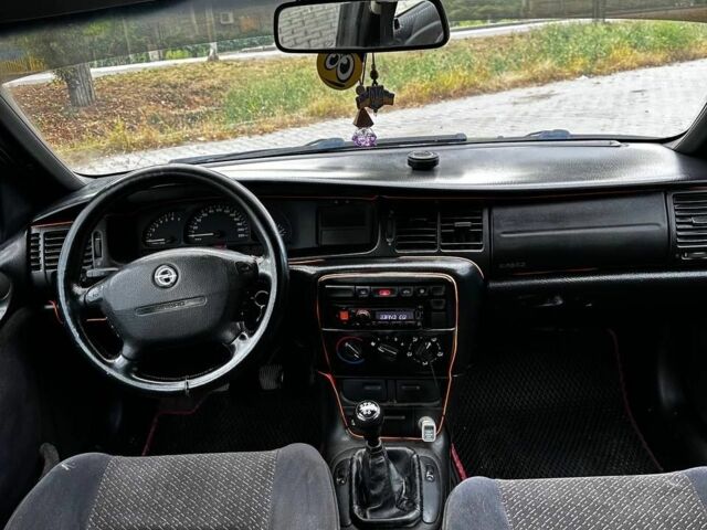 Синій Опель Вектра, об'ємом двигуна 1.8 л та пробігом 350 тис. км за 1747 $, фото 6 на Automoto.ua