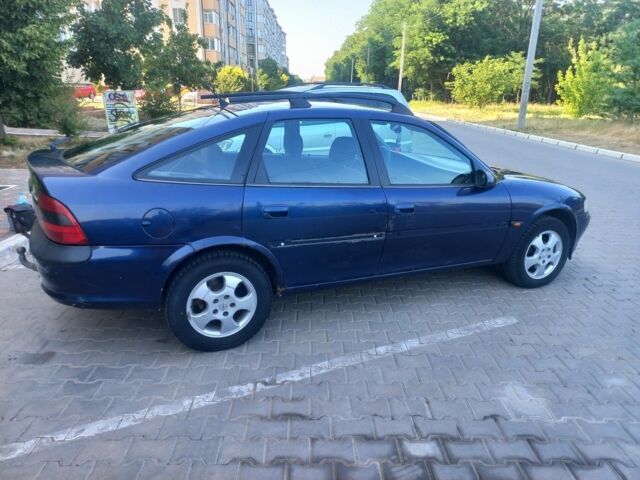 Синий Опель Вектра, объемом двигателя 1.8 л и пробегом 1 тыс. км за 1300 $, фото 3 на Automoto.ua