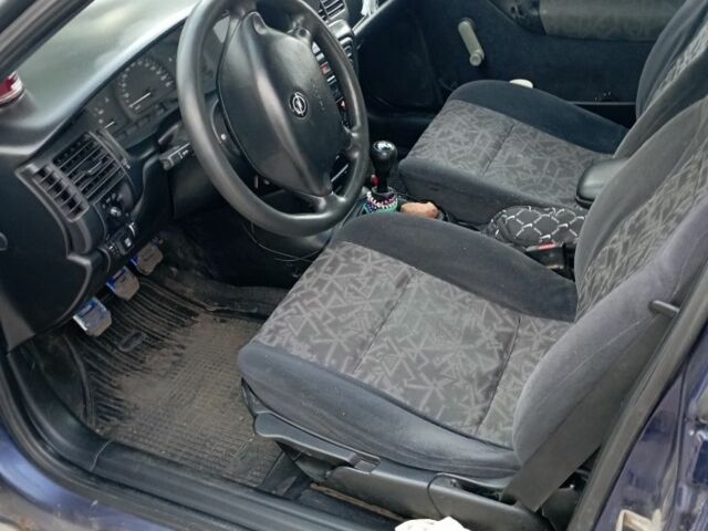 Синий Опель Вектра, объемом двигателя 1.6 л и пробегом 380 тыс. км за 1700 $, фото 7 на Automoto.ua