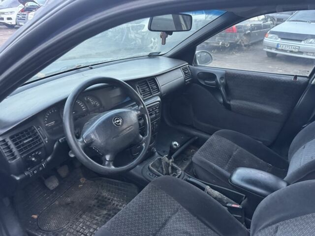 Синій Опель Вектра, об'ємом двигуна 2 л та пробігом 222 тис. км за 700 $, фото 1 на Automoto.ua