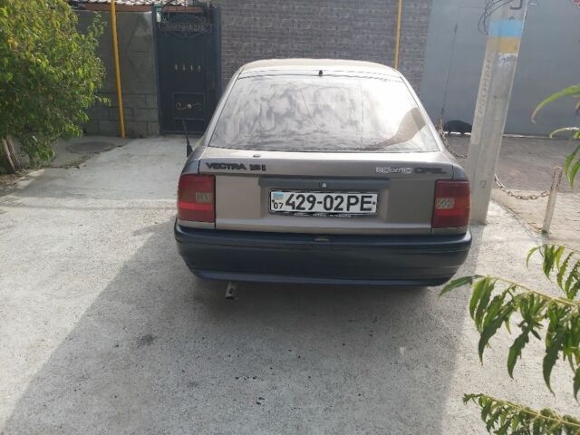 Синій Опель Вектра, об'ємом двигуна 0 л та пробігом 3 тис. км за 557 $, фото 3 на Automoto.ua