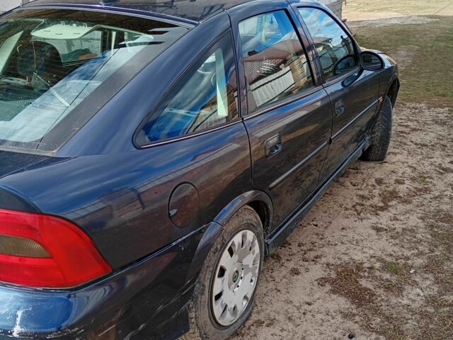 Синий Опель Вектра, объемом двигателя 2 л и пробегом 3 тыс. км за 700 $, фото 2 на Automoto.ua