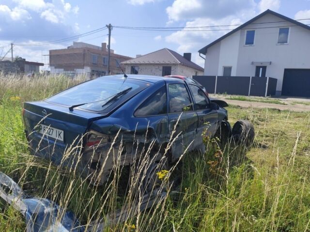 Синий Опель Вектра, объемом двигателя 0 л и пробегом 250 тыс. км за 112 $, фото 6 на Automoto.ua