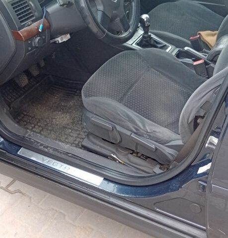 Синий Опель Вектра, объемом двигателя 2.2 л и пробегом 350 тыс. км за 3800 $, фото 6 на Automoto.ua