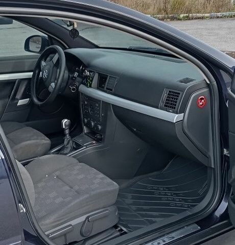 Синий Опель Вектра, объемом двигателя 1.8 л и пробегом 230 тыс. км за 4300 $, фото 5 на Automoto.ua