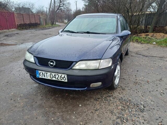Синий Опель Вектра, объемом двигателя 2 л и пробегом 350 тыс. км за 750 $, фото 2 на Automoto.ua