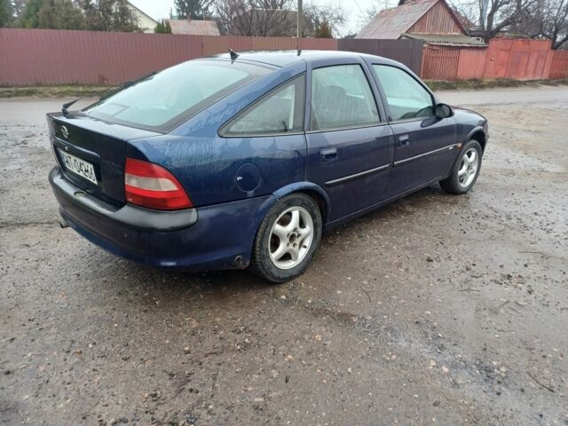 Синий Опель Вектра, объемом двигателя 2 л и пробегом 350 тыс. км за 750 $, фото 7 на Automoto.ua
