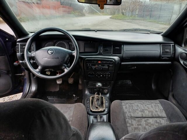 Синий Опель Вектра, объемом двигателя 2 л и пробегом 350 тыс. км за 750 $, фото 14 на Automoto.ua