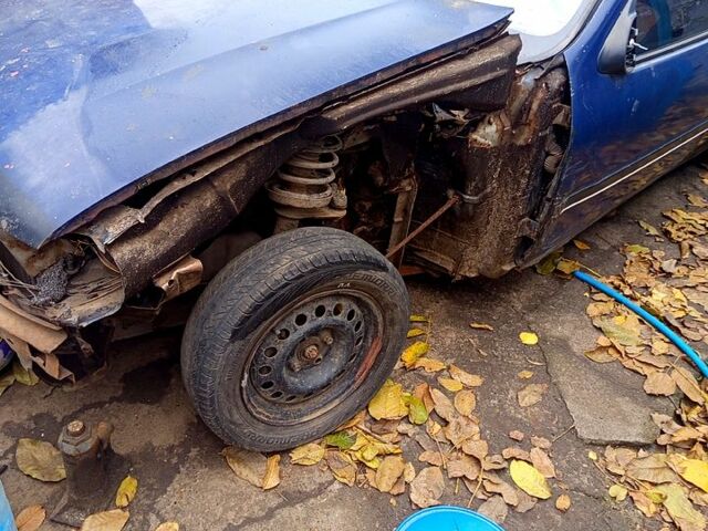 Синий Опель Вектра, объемом двигателя 1.6 л и пробегом 90 тыс. км за 350 $, фото 11 на Automoto.ua