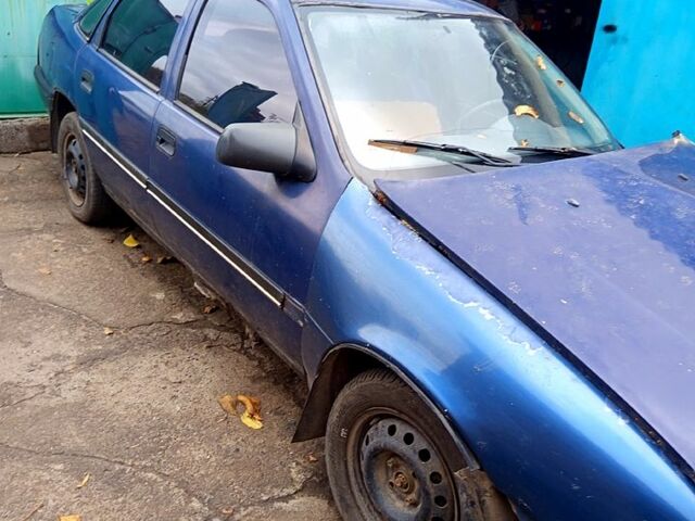 Синий Опель Вектра, объемом двигателя 1.6 л и пробегом 90 тыс. км за 350 $, фото 9 на Automoto.ua