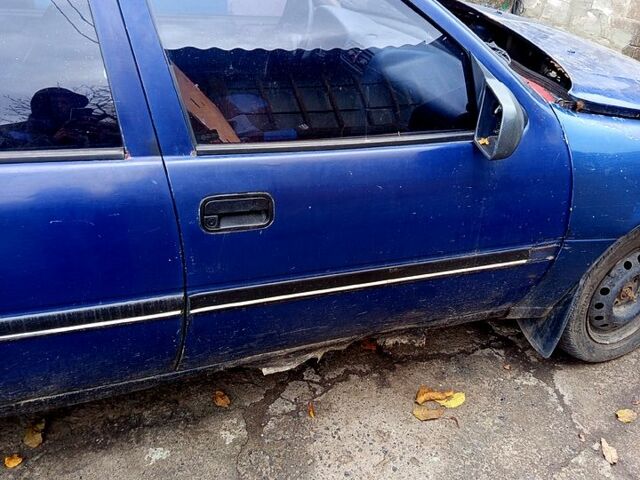 Синий Опель Вектра, объемом двигателя 1.6 л и пробегом 90 тыс. км за 350 $, фото 8 на Automoto.ua
