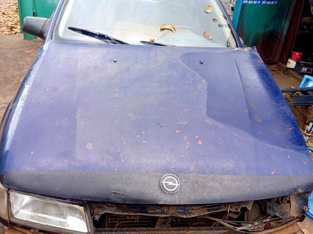 Синий Опель Вектра, объемом двигателя 1.6 л и пробегом 90 тыс. км за 350 $, фото 10 на Automoto.ua