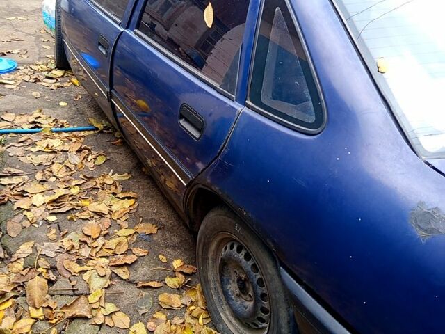 Синий Опель Вектра, объемом двигателя 1.6 л и пробегом 90 тыс. км за 350 $, фото 6 на Automoto.ua