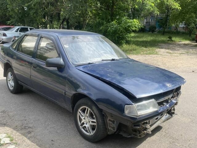 Синий Опель Вектра, объемом двигателя 1.6 л и пробегом 310 тыс. км за 590 $, фото 4 на Automoto.ua