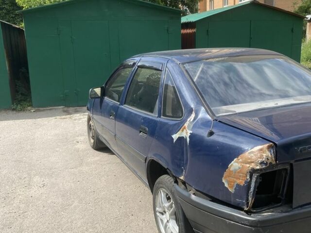 Синий Опель Вектра, объемом двигателя 1.6 л и пробегом 310 тыс. км за 590 $, фото 3 на Automoto.ua