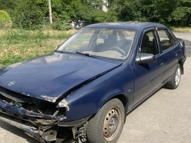 Синий Опель Вектра, объемом двигателя 1.6 л и пробегом 310 тыс. км за 590 $, фото 5 на Automoto.ua