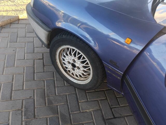 Синий Опель Вектра, объемом двигателя 1.6 л и пробегом 140 тыс. км за 1356 $, фото 5 на Automoto.ua