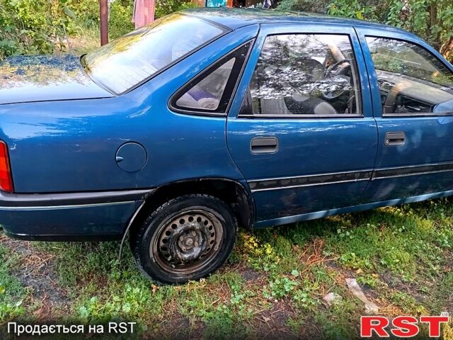 Опель Вектра 1989 в Чугуеве на Automoto.ua Синий Опель Вектра, объемом двигателя 1.6 л и пробегом 350 тыс. км за 1810 $, фото 1 на Automoto.ua