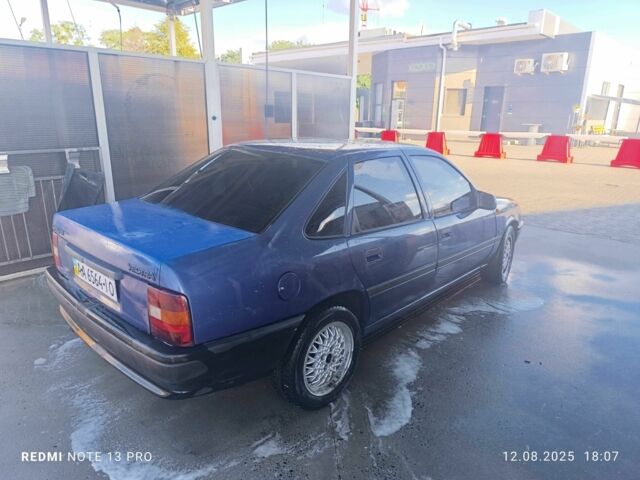 Синий Опель Вектра, объемом двигателя 1.6 л и пробегом 140 тыс. км за 1356 $, фото 4 на Automoto.ua