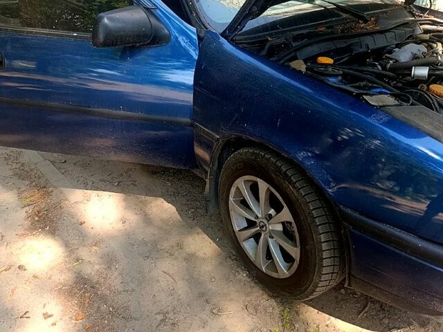 Синий Опель Вектра, объемом двигателя 2 л и пробегом 248 тыс. км за 1500 $, фото 1 на Automoto.ua