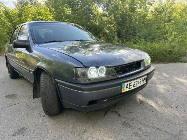 Синий Опель Вектра, объемом двигателя 2 л и пробегом 200 тыс. км за 1350 $, фото 2 на Automoto.ua