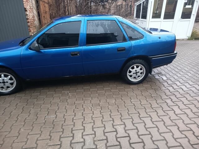 Синий Опель Вектра, объемом двигателя 2 л и пробегом 35 тыс. км за 1600 $, фото 3 на Automoto.ua