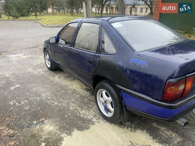 Синий Опель Вектра, объемом двигателя 1.6 л и пробегом 400 тыс. км за 1000 $, фото 4 на Automoto.ua