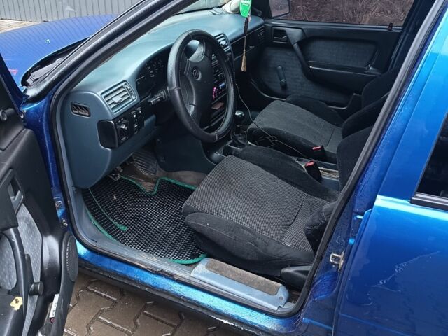 Синий Опель Вектра, объемом двигателя 2 л и пробегом 35 тыс. км за 1600 $, фото 5 на Automoto.ua