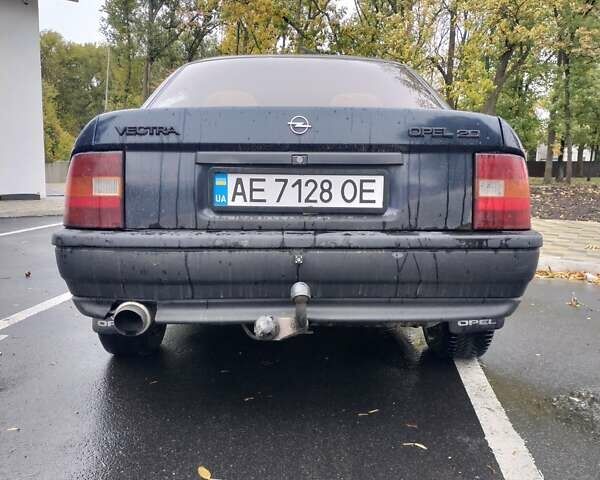 Синий Опель Вектра, объемом двигателя 2 л и пробегом 343 тыс. км за 2400 $, фото 4 на Automoto.ua
