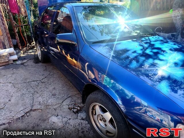 Синий Опель Вектра, объемом двигателя 1.6 л и пробегом 365 тыс. км за 1800 $, фото 1 на Automoto.ua