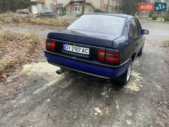 Синий Опель Вектра, объемом двигателя 1.6 л и пробегом 400 тыс. км за 1000 $, фото 3 на Automoto.ua