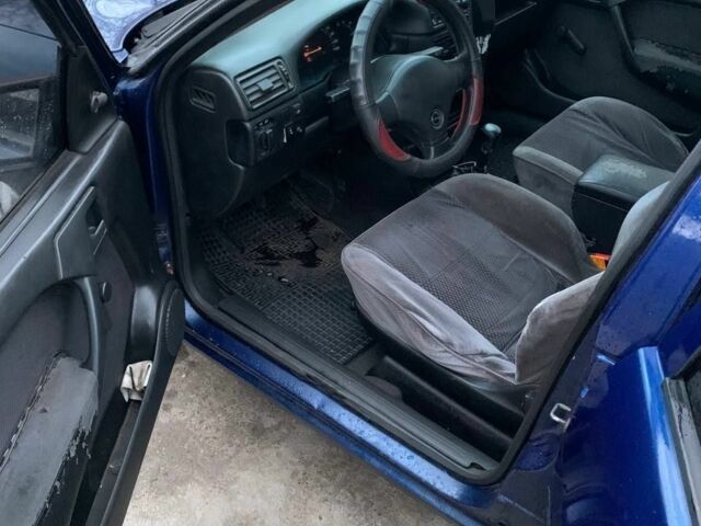 Синий Опель Вектра, объемом двигателя 1.8 л и пробегом 3 тыс. км за 1300 $, фото 9 на Automoto.ua