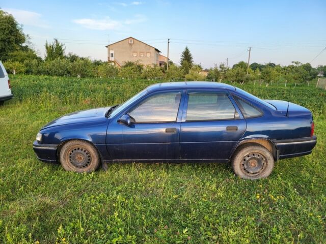 Синий Опель Вектра, объемом двигателя 0 л и пробегом 309 тыс. км за 700 $, фото 1 на Automoto.ua