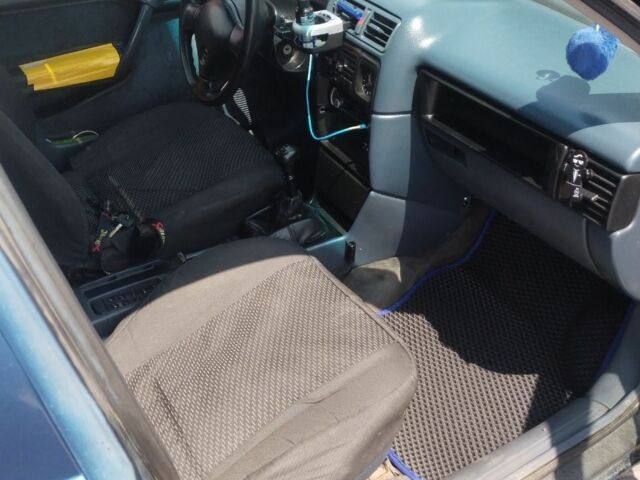 Синій Опель Вектра, об'ємом двигуна 2 л та пробігом 250 тис. км за 1050 $, фото 5 на Automoto.ua